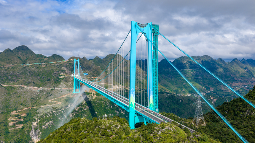  “世界第一高桥”花江峡谷大桥。